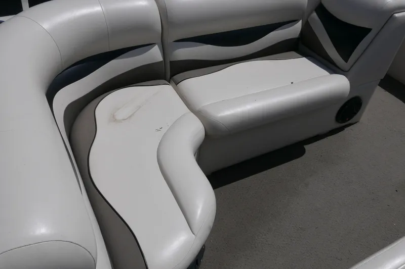 Slide: The Image of White seating area on a 2011 Apex Marine Qwest Adventure 16 boat. - 12