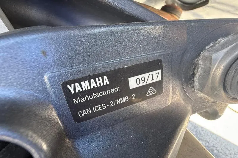 Slide: The Image of Yamaha component label on a 2003 Jupiter 31 Cuddy boat, manufactured 09/17. - 43