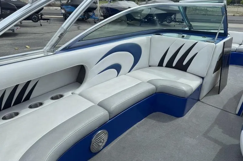 Slide: The Image of 2007 MB TOMCAT boat interior with stylish blue and white seating and cup holders. - 7
