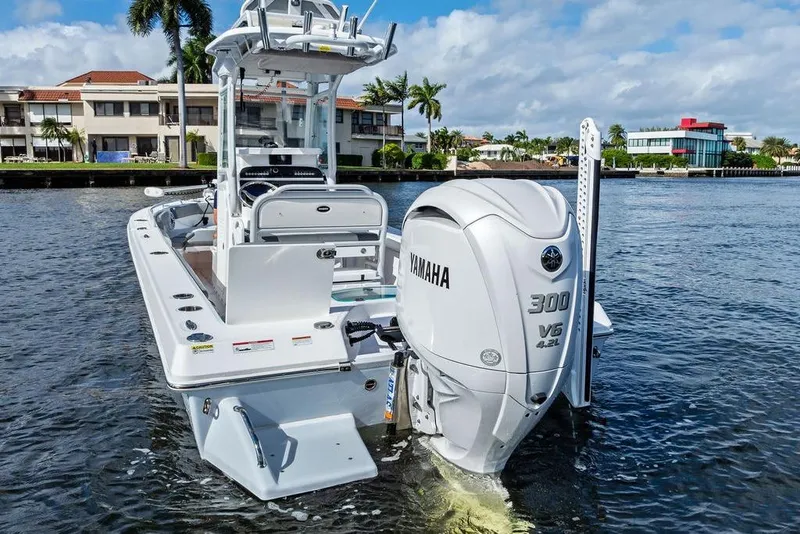 Slide: The Image of 2023 Everglades 243 Center Console boat with Yamaha 300 V6 engine on water. - 9
