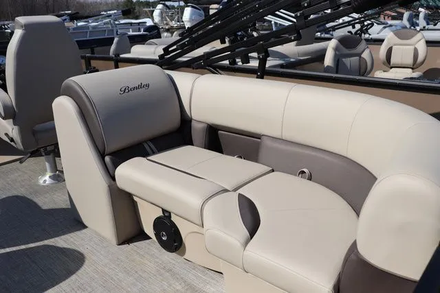 Slide: The Image of Bentley Pontoons Legacy DL Navigator 223 2026 - 10