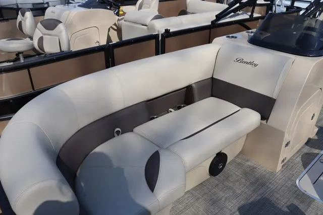 Slide: The Image of Bentley Pontoons Legacy DL Navigator 223 2026 - 3
