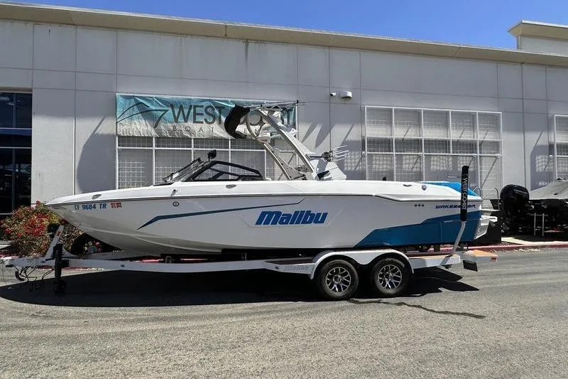 The Image of 2019 Malibu Wakesetter 25 LSV boat on trailer outside dealership. - 0