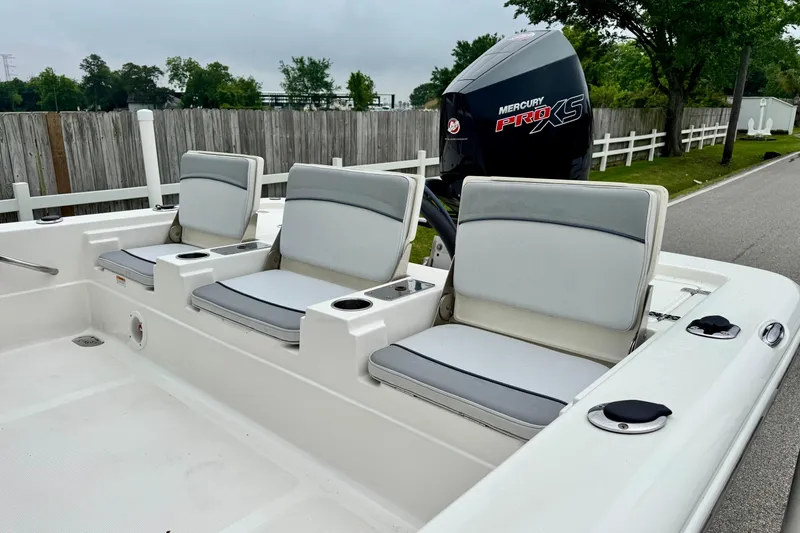 Slide: The Image of 2021 NauticStar 227 XTS boat with Mercury Pro XS engine and three cushioned seats. - 7
