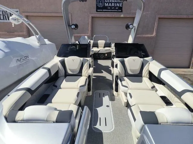 Slide: The Image of Tahoe Grand Tahoe Elite Windshield 25 FT 2026 - 5