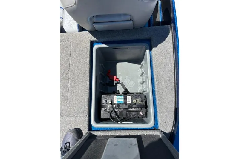 Slide: The Image of Battery compartment of a 2018 Nitro Z18 boat, featuring a securely installed battery. - 44