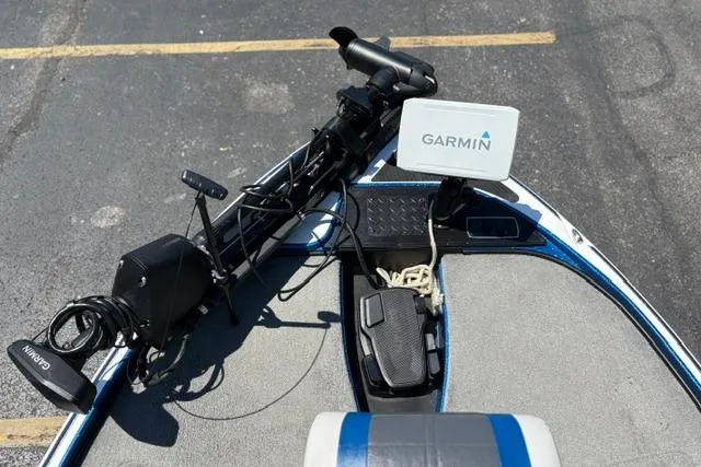 Slide: The Image of 2018 Nitro Z18 boat with Garmin navigation system and trolling motor on deck. - 60