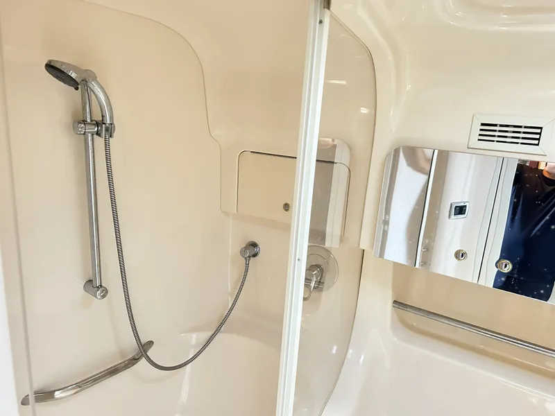 Slide: The Image of Shower in Sea Ray 410 Express Cruiser, year 2003. - 29