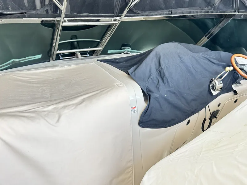 Slide: The Image of Interior of a 2003 Sea Ray 410 Express Cruiser. - 49