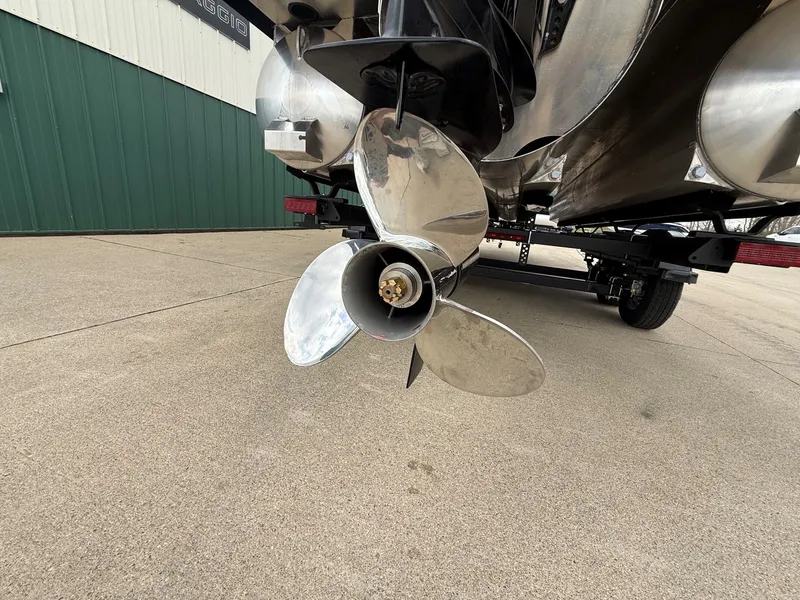 Slide: The Image of Close-up of a Viaggio Lago V 20C boat propeller, model year 2026. - 11