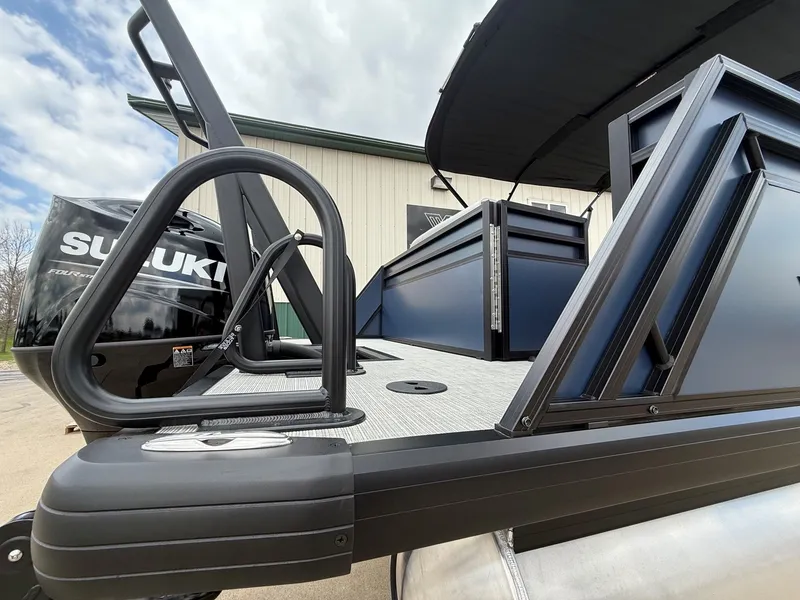 Slide: The Image of Viaggio Lago V 20C 2026 with Suzuki engine, close-up view. - 14