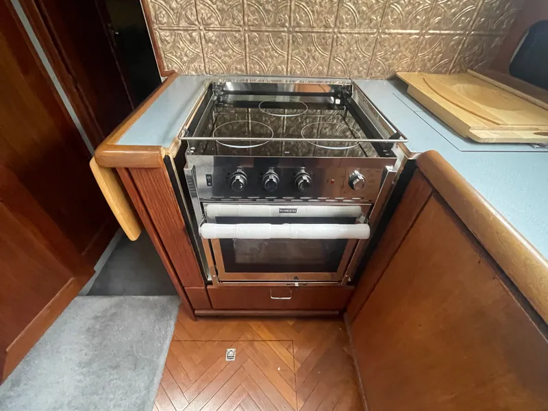 Slide: The Image of Bayliner 38 Motoryacht 1992 kitchen with stove and oven. - 26