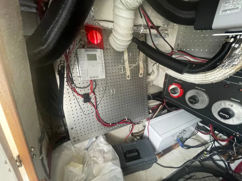 Slide: The Image of Electrical system of a 1992 Bayliner 38 Motoryacht. - 43