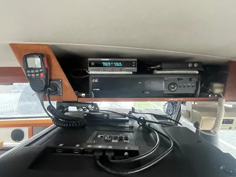 Slide: The Image of Electronic equipment in the cockpit of a 1992 Bayliner 38 Motoryacht. - 48