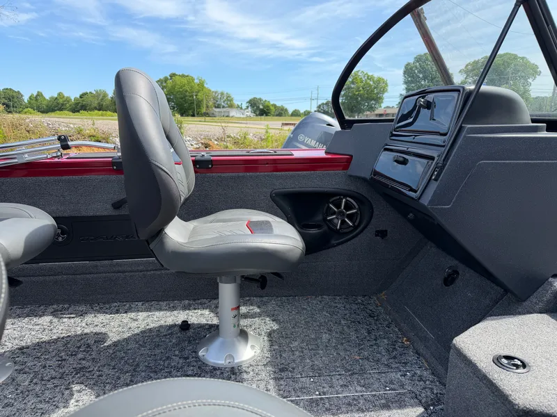 Slide: The Image of Interior of 2025 Tracker Targa 18 boat with gray seating. - 8