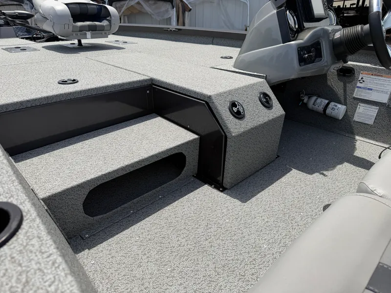 Slide: The Image of Interior of 2024 G3 Sportsman 1810sc with gray carpet flooring. - 10