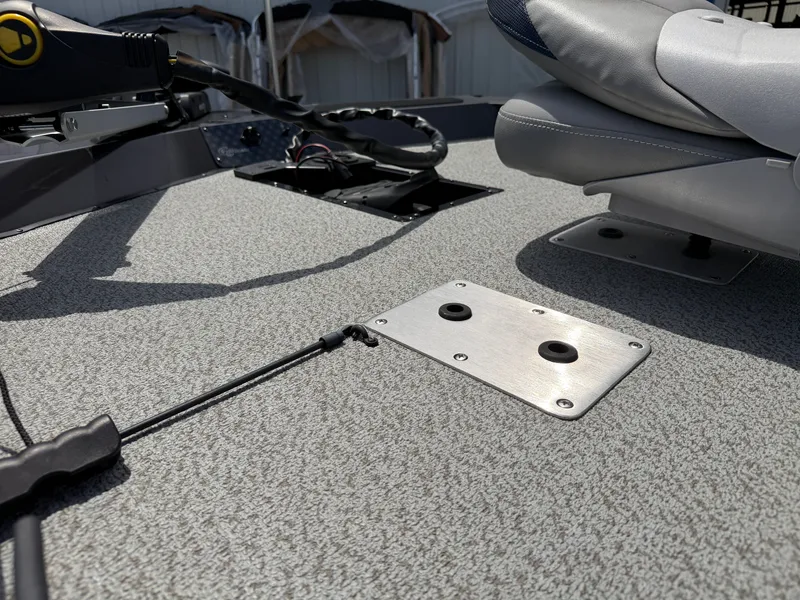 Slide: The Image of 2024 G3 Sportsman 1810sc boat deck with seat and controls. - 12