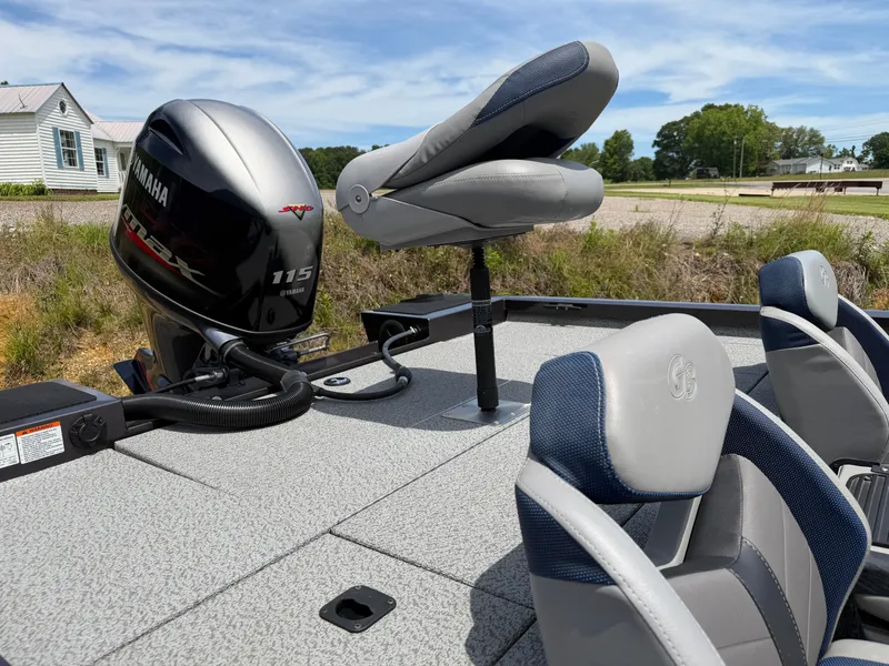 Slide: The Image of 2024 G3 Sportsman 1810sc boat with Yamaha 115 engine. - 9