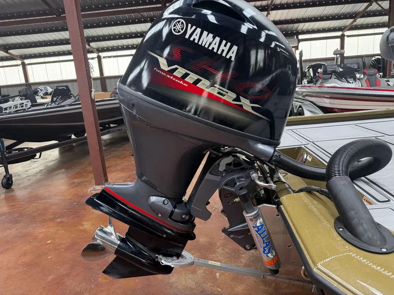Slide: The Image of Yamaha outboard motor on a 2024 Avid 18XC boat. - 18