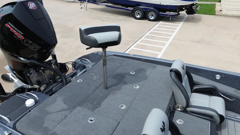 Slide: The Image of Phoenix 921 Elite 2021 with Mercury Pro XS engine, gray seats. - 22