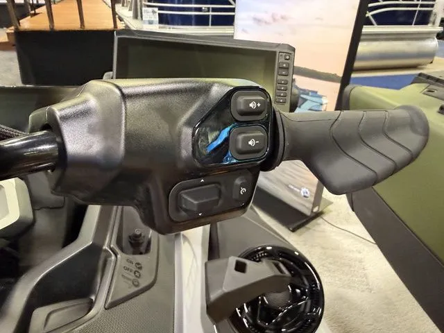 Slide: The Image of Handlebar of 2026 Sea-Doo FISH PRO with control buttons. - 13
