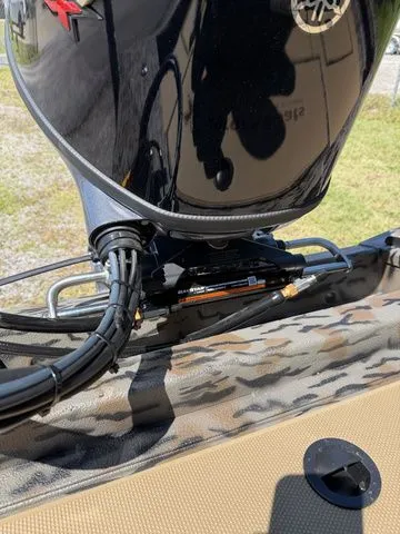 Slide: The Image of 2026 Xpress Hyper-Lift Bass H18 boat motor detail view. - 10