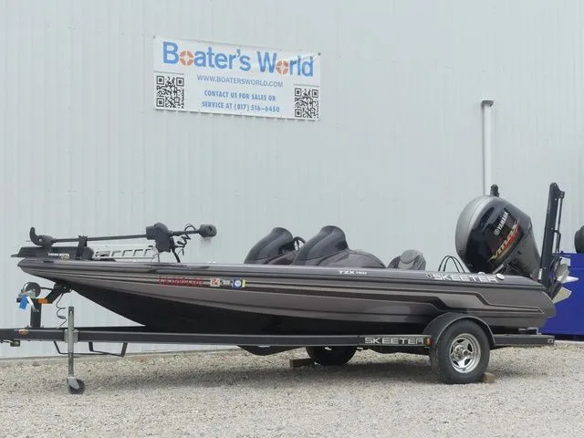 The Image of 2017 Skeeter TZX190 boat in front of Boater's World building. - 1