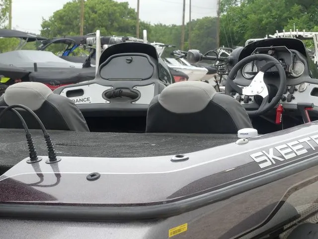Slide: The Image of 2017 Skeeter TZX190 boat with cockpit and controls. - 16