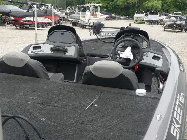 Slide: The Image of Interior of a 2017 Skeeter TZX190 boat with steering console. - 18