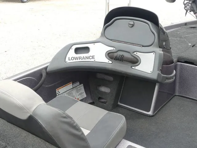 Slide: The Image of 2017 Skeeter TZX190 boat console with Lowrance electronics. - 20