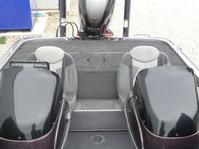Slide: The Image of Interior of a 2017 Skeeter TZX190 boat with two seats. - 23