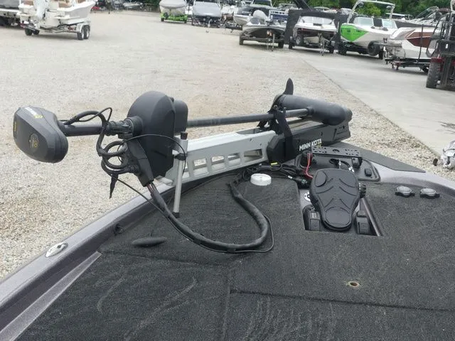 Slide: The Image of 2017 Skeeter TZX190 boat with Minn Kota trolling motor. - 25