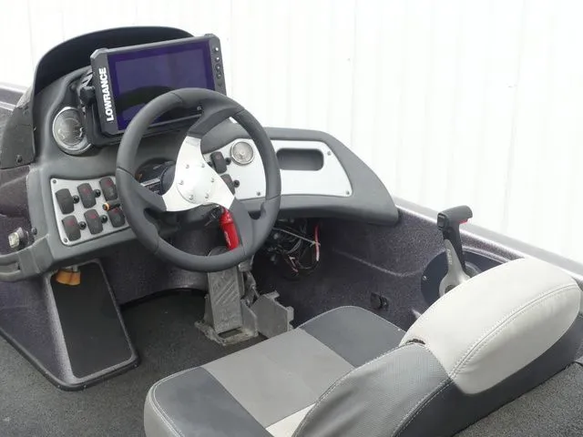 Slide: The Image of Interior of a 2017 Skeeter TZX190 boat with steering console. - 27