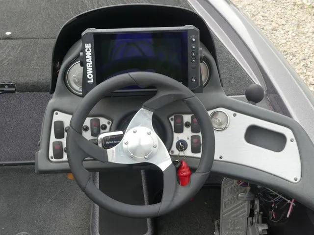 Slide: The Image of 2017 Skeeter TZX190 boat console with Lowrance display. - 28