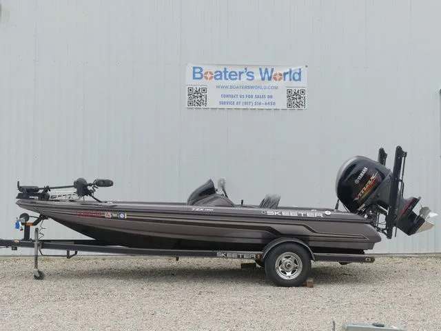 Slide: The Image of 2017 Skeeter TZX190 boat at Boater's World. - 3