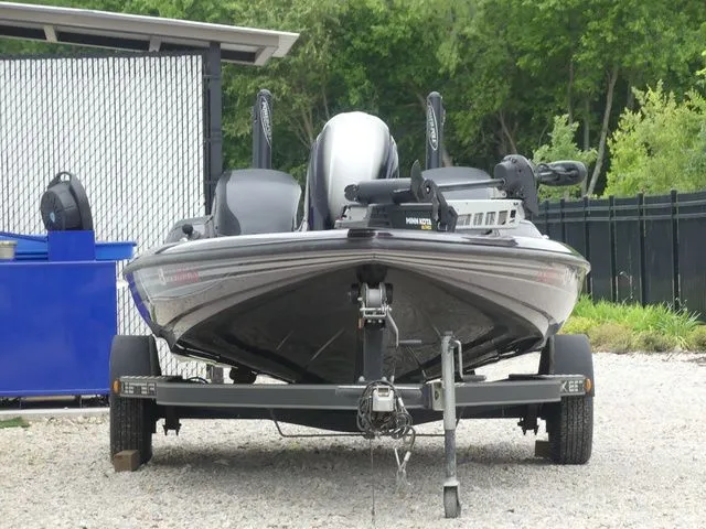 Slide: The Image of 2017 Skeeter TZX190 boat on trailer, front view. - 5
