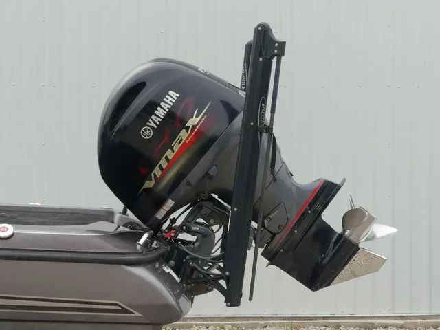 Slide: The Image of Yamaha VMAX outboard motor on 2017 Skeeter TZX190 boat. - 7