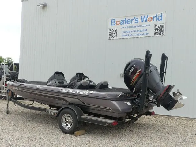 Slide: The Image of 2017 Skeeter TZX190 boat on trailer at Boater's World. - 8