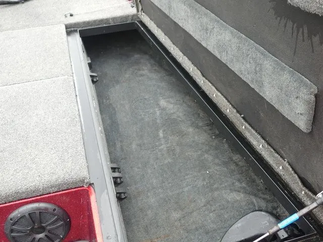 Slide: The Image of Interior of a 2000 Skeeter ZX202 boat with storage compartment. - 25