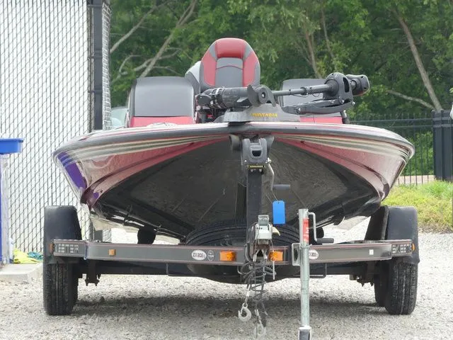 Slide: The Image of 2000 Skeeter ZX202 boat on trailer, front view. - 6
