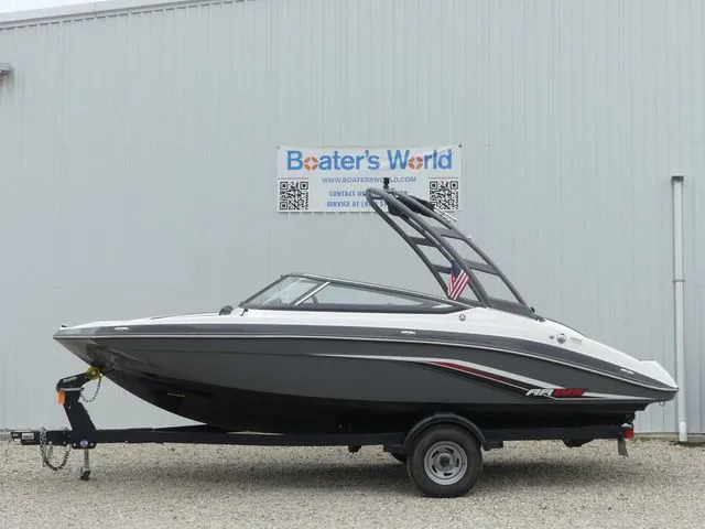 The Image of 2019 Yamaha AR195 boat in front of Boater's World building. - 1