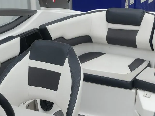 Slide: The Image of Yamaha AR195 2019 - 25