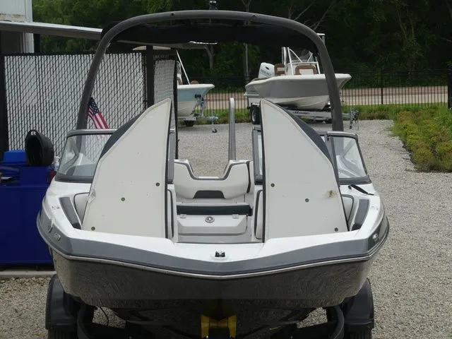 Slide: The Image of 2019 Yamaha AR195 boat parked on gravel lot. - 28