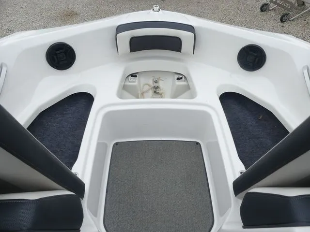 Slide: The Image of Yamaha AR195 2019 - 32