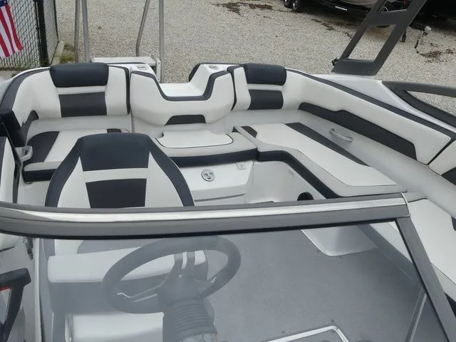 Slide: The Image of Yamaha AR195 2019 - 35
