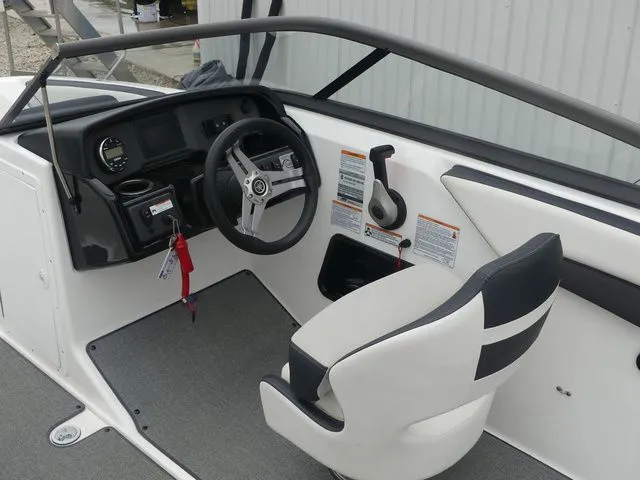 Slide: The Image of Interior view of a 2019 Yamaha AR195 boat cockpit. - 47