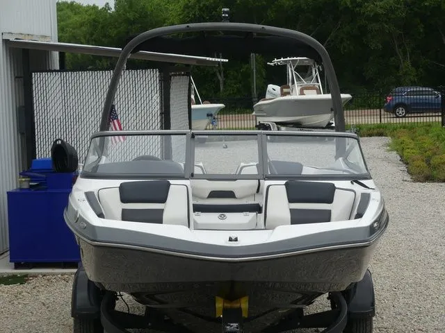 Slide: The Image of 2019 Yamaha AR195 boat on trailer, front view. - 9