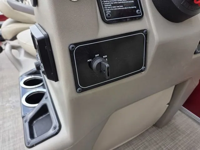 Slide: The Image of Dashboard of Sun Tracker Bass Buggy 16 XL Select 2025. - 12