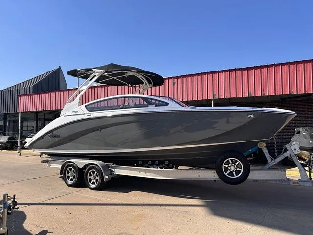 Slide: The Image of 2021 Yamaha Boats 275SE on trailer in front of building. - 13