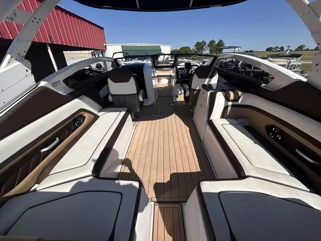 Slide: The Image of Interior view of a 2021 Yamaha Boats 275SE with luxurious seating. - 19